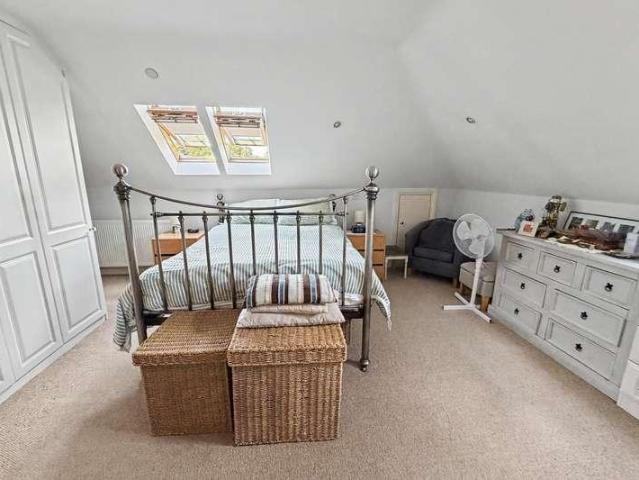 2 bed flat for sale