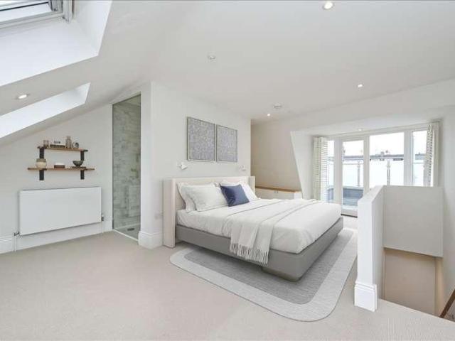 2 bed flat for sale