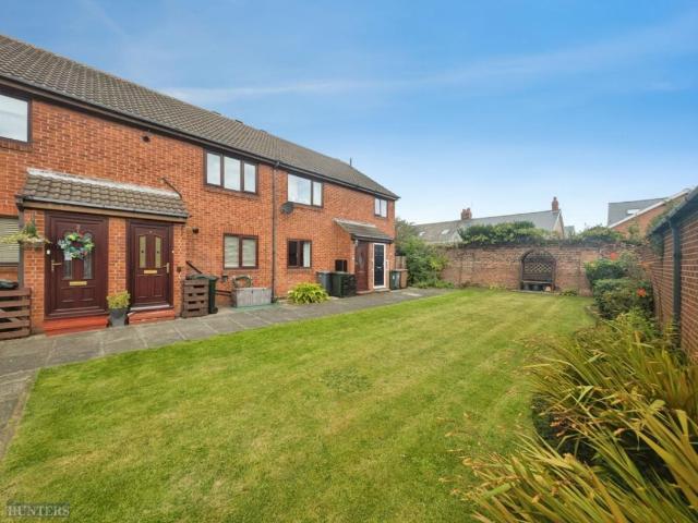 2 bed flat for sale