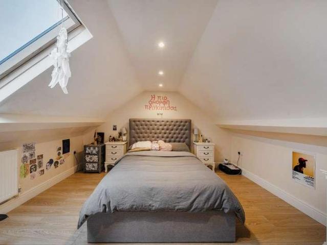 2 bed flat for sale