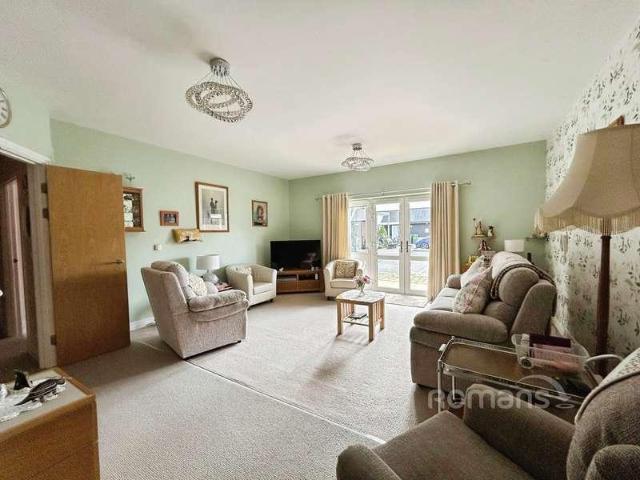 2 bed flat for sale