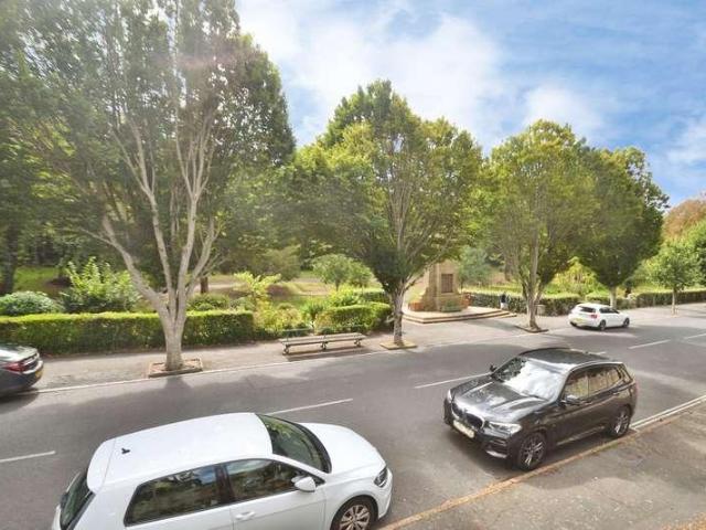 2 bed flat for sale