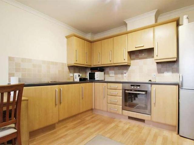2 bed flat for sale