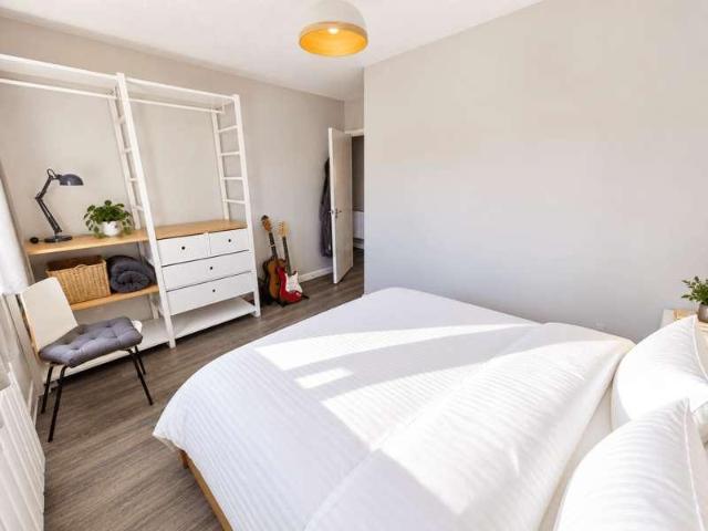 2 bed flat for sale
