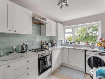 2 bed flat for sale