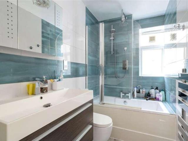 2 bed flat for sale