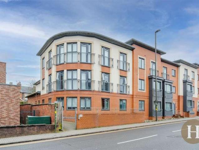 2 bed flat for sale