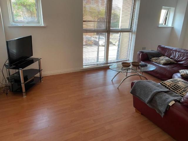 2 bed flat for sale