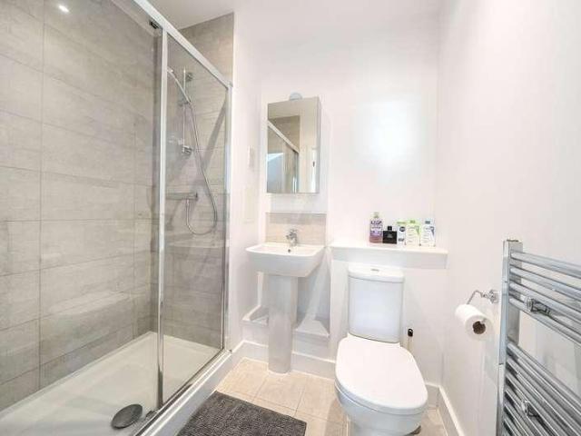 2 bed flat for sale