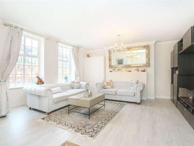 2 bed flat for sale