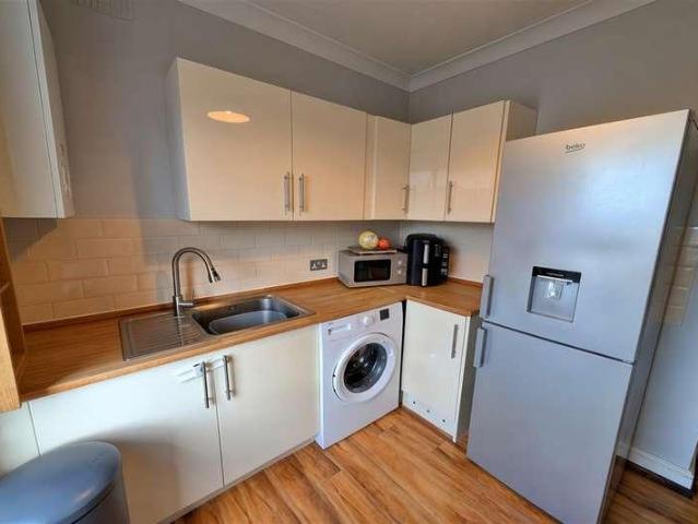 2 bed flat for sale