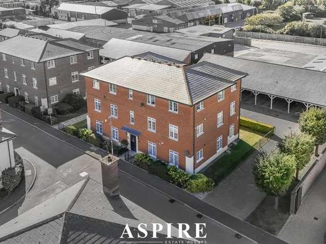2 bed flat for sale