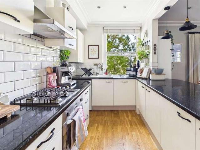 2 bed flat for sale