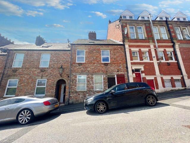 2 bed flat for sale