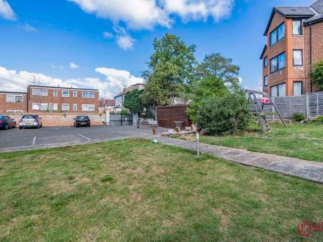 2 bed flat for sale