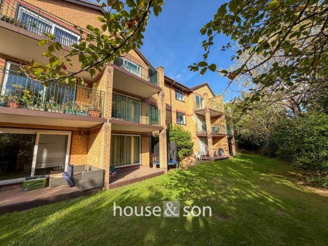 2 bed flat for sale