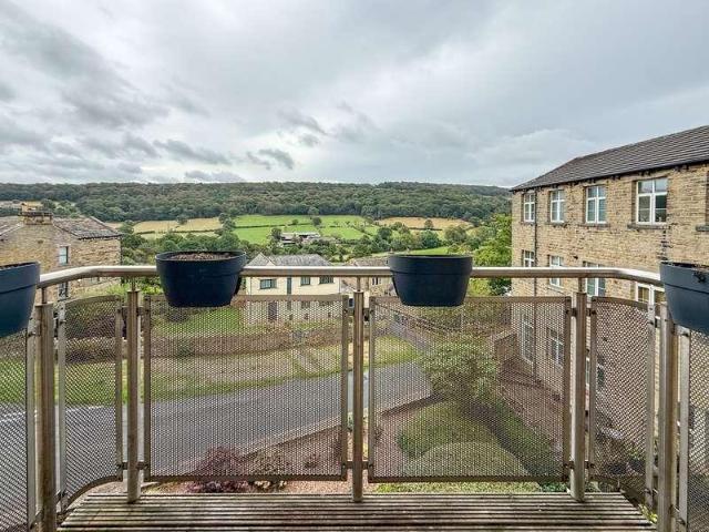 2 bed flat for sale