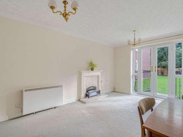 2 bed flat for sale