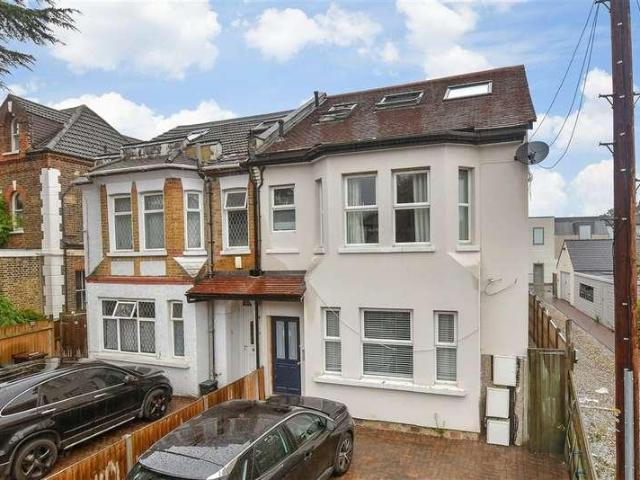 2 bed flat for sale