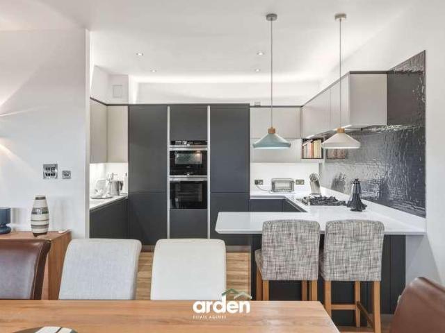 2 bed flat for sale