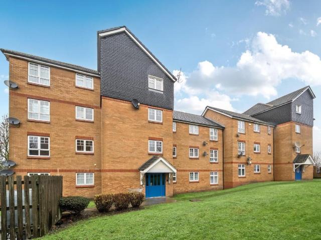 2 bed flat for sale
