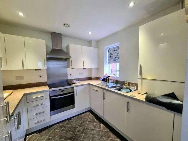2 bed flat for sale