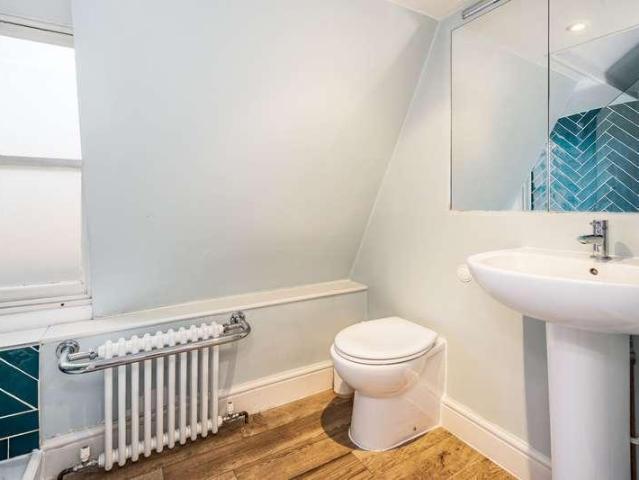 2 bed flat for sale