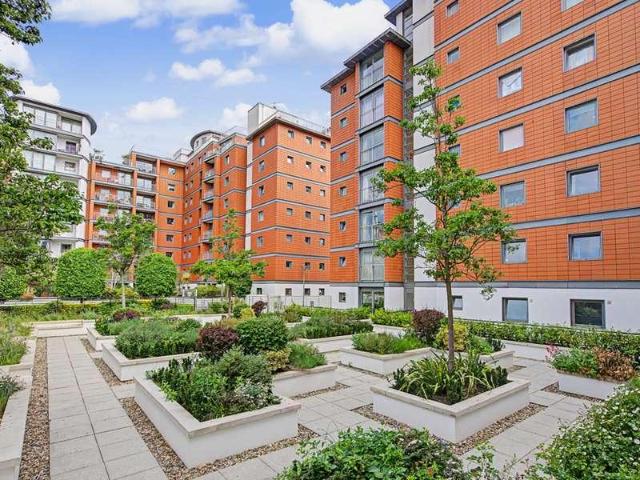 3 bed flat for sale