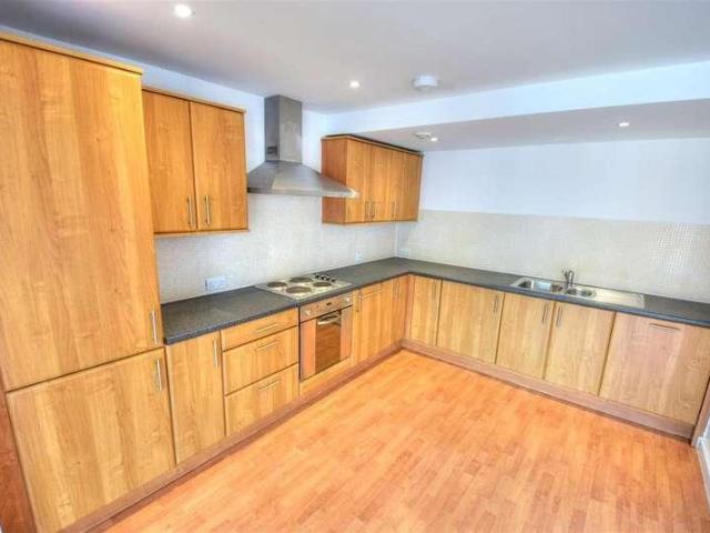 2 bed flat for sale