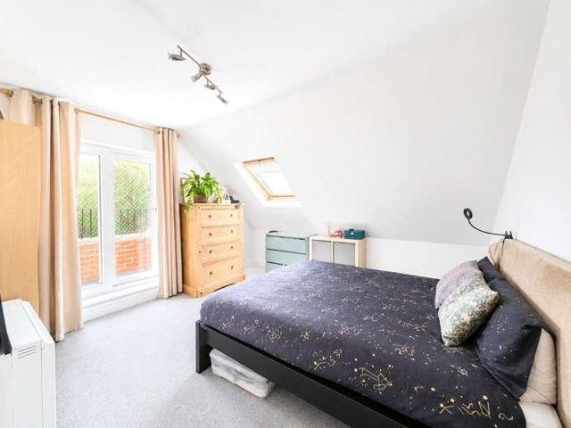 2 bed flat for sale