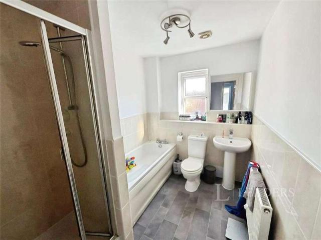2 bed flat for sale