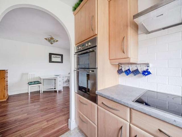 2 bed flat for sale