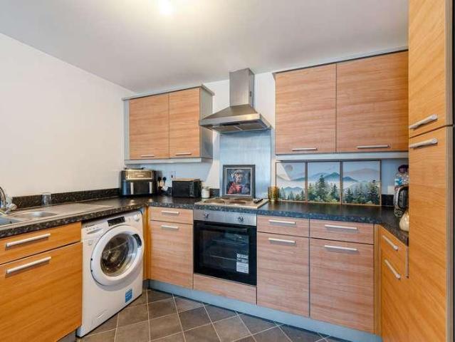 2 bed flat for sale