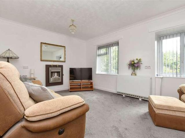 2 bed flat for sale
