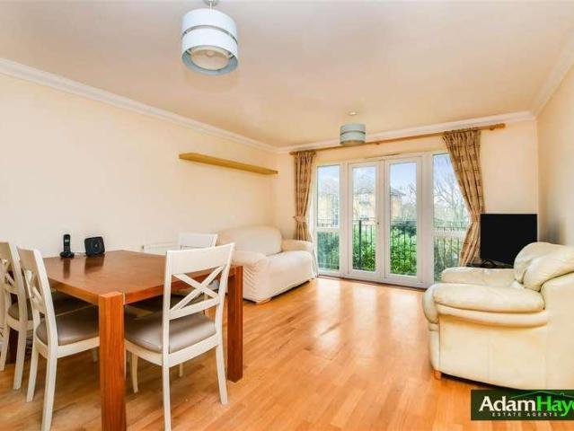 2 bed flat for sale