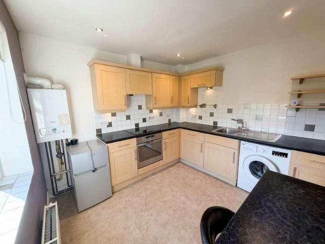 2 bed flat for sale