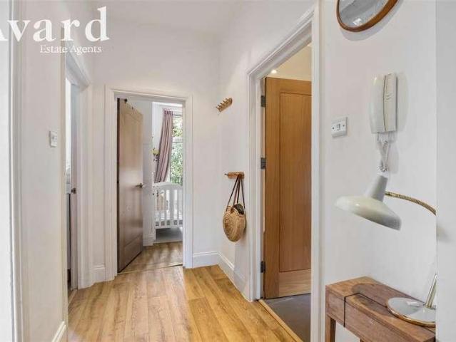 2 bed flat for sale