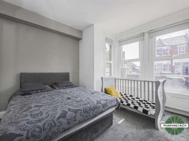 2 bed flat for sale