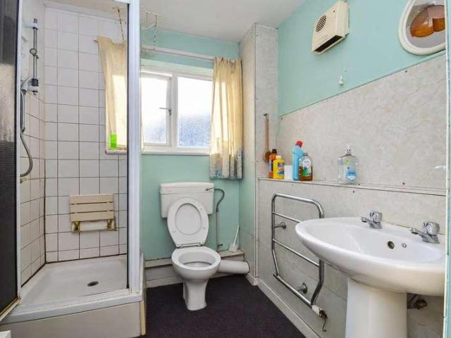 2 bed flat for sale