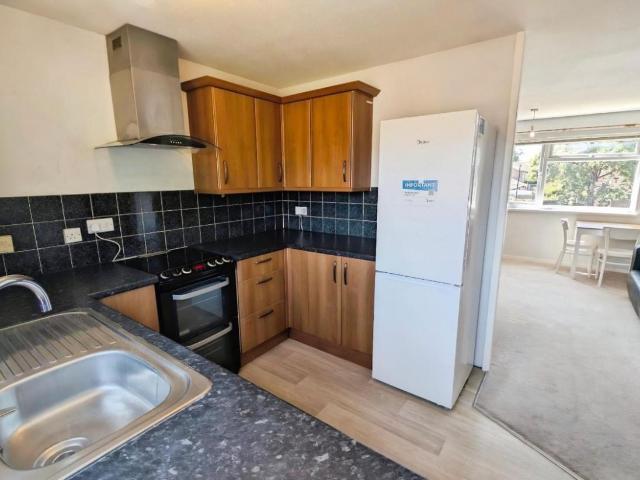 2 bed flat for sale