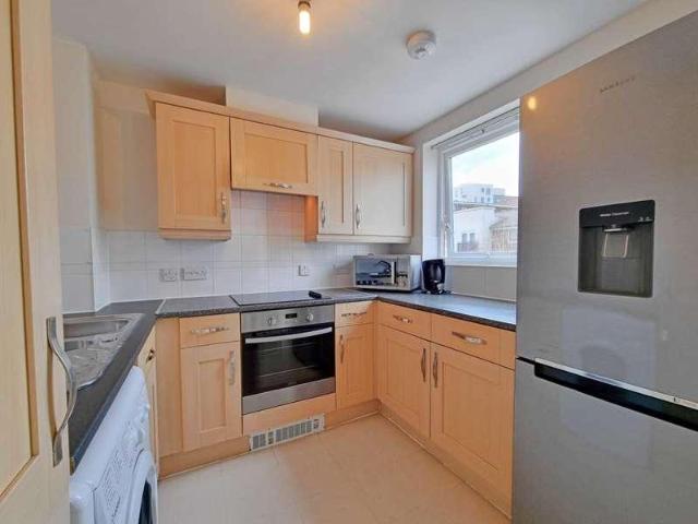 2 bed flat for sale