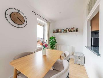 2 bed flat for sale