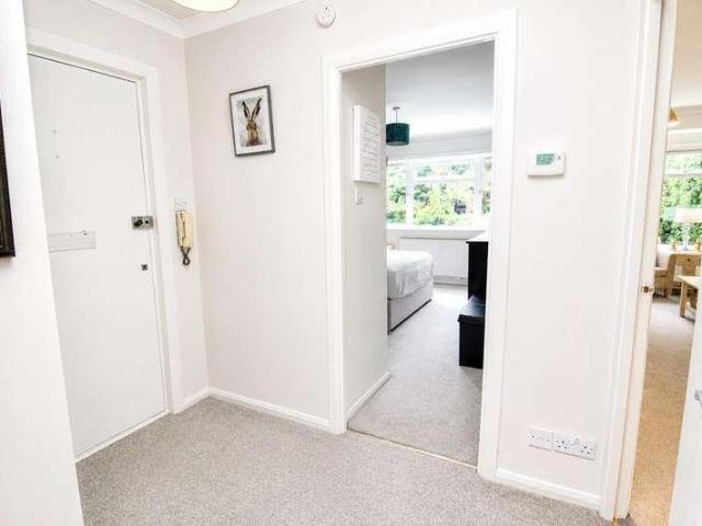 2 bed flat for sale