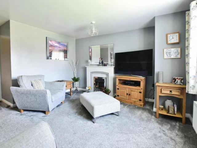 2 bed flat for sale