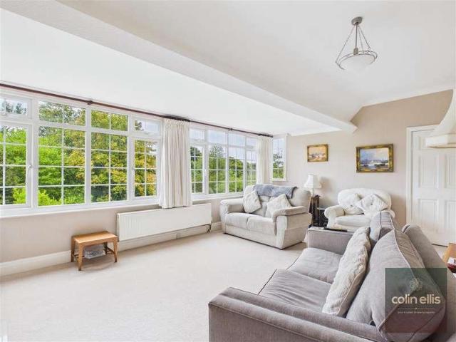 2 bed flat for sale