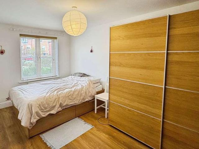 2 bed flat for sale