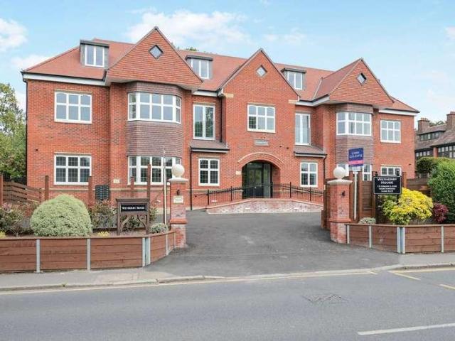 2 bed flat for sale