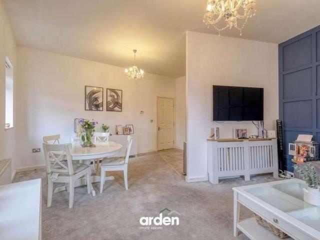 2 bed flat for sale