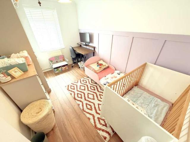 2 bed flat for sale