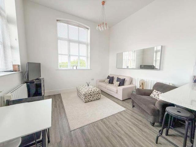 2 bed flat for sale